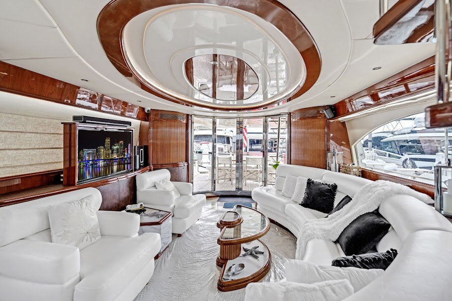 98ft “Luxury Yacht” Mega Yacht Charter 27 %MAlquiler de yates en Miami%