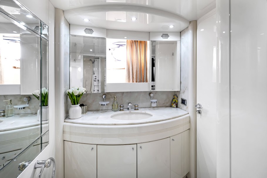 98ft “Luxury Yacht” Mega Yacht Charter 26 %MAlquiler de yates en Miami%