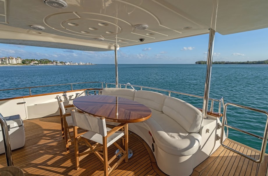 98ft “Luxury Yacht” Mega Yacht Charter 22 %MAlquiler de yates en Miami%