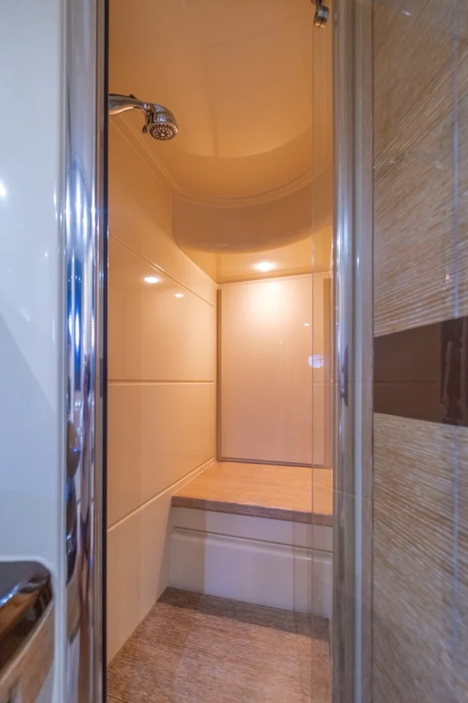 🌴 Titos — 65ft' Azimut Yacht Charter (Bayside) 8 %Miami Yacht Rentals%