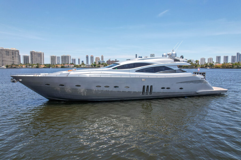 94ft Pershing "Jerico V-1" – Exclusive Miami Yacht Rental | Feeling Yachty 15 %MAlquiler de yates en Miami%