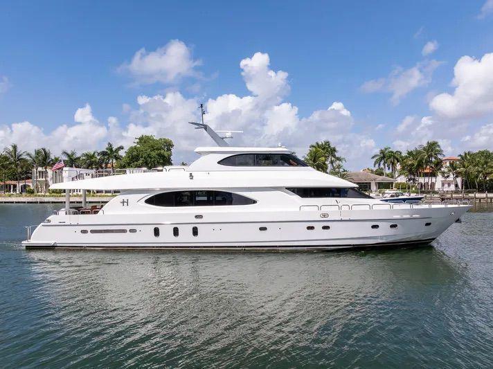 Book a 20 person yacht rental in Miami π₯οΈ Perfect for 20β400 guest parties, birthdays, corporate events & sandbar trips with licensed captain, crew & all-inclusive options π #3 5 %Miami Yacht Rentals%