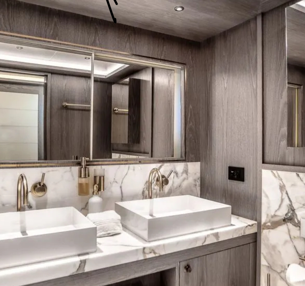 88ft Sirena Yacht Charter | Miami Beach Experience 🌴 7 %MAlquiler de yates en Miami%