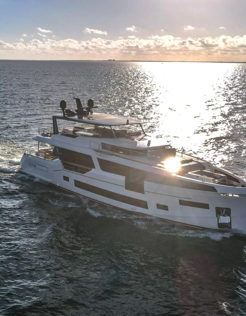 88ft Sirena Yacht Charter | Miami Beach Experience 🌴 1 %MAlquiler de yates en Miami%