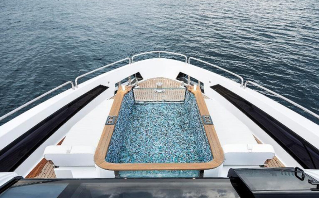 88ft Sirena Yacht Charter | Miami Beach Experience 🌴 6 %MAlquiler de yates en Miami%