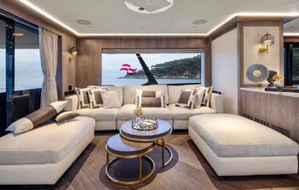 88ft Sirena Yacht Charter | Miami Beach Experience 🌴 12 %MAlquiler de yates en Miami%