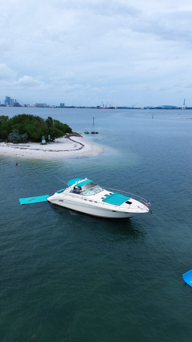 Miami Beach Yacht Rentals 🚤 Luxury Boat Charters 3 %Miami Yacht Rentals%