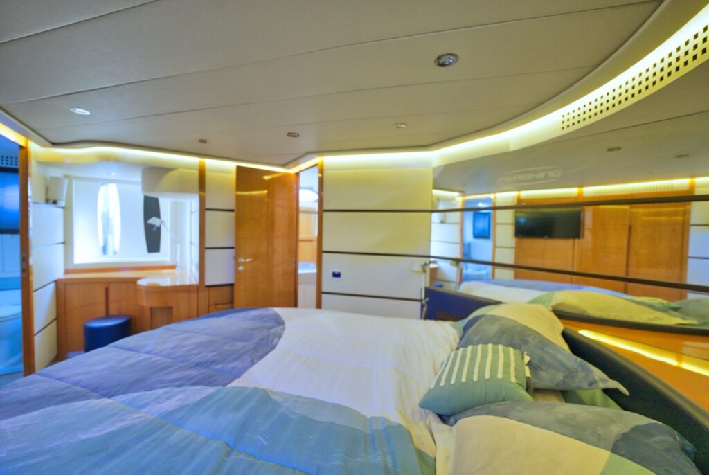 65ft Pershing “James Bond” – Feeling Yachty | Miami Yacht Rentals | 2 %Miami Yacht Rentals%