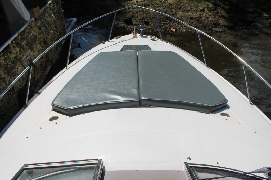 35ft Regal – Feeling Yachty | Miami Yacht Rentals | Miami Beach 7 %MAlquiler de yates en Miami%