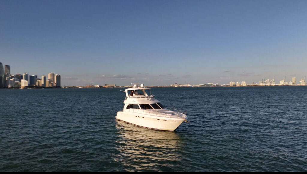 ✨ 55ft Sea Ray “Navigator” | Miami Yacht Charter 10 %Miami Yacht Rentals%