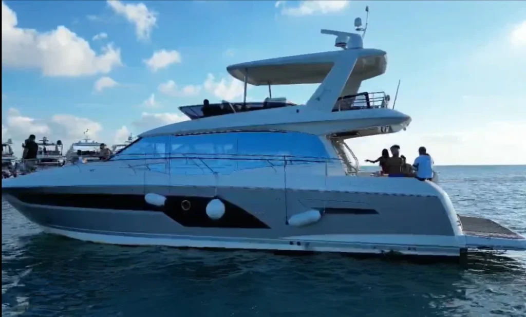 🔥 La Dolce Vita II -65ft' Prestige (2022) Yacht Charter — Venetian Marina Free Hour 1 %Miami Yacht Rentals%