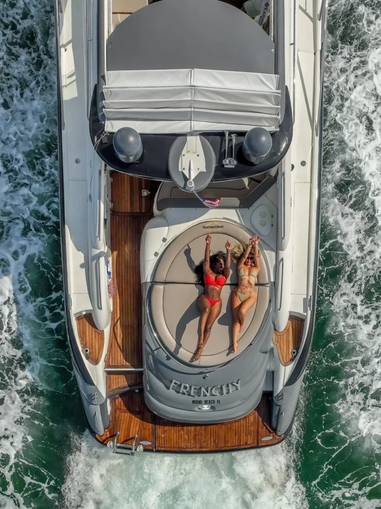 ✨Frenchy —60ft' Sunseeker Yacht Charter (Miami River) | Free Hour 6 %MAlquiler de yates en Miami%