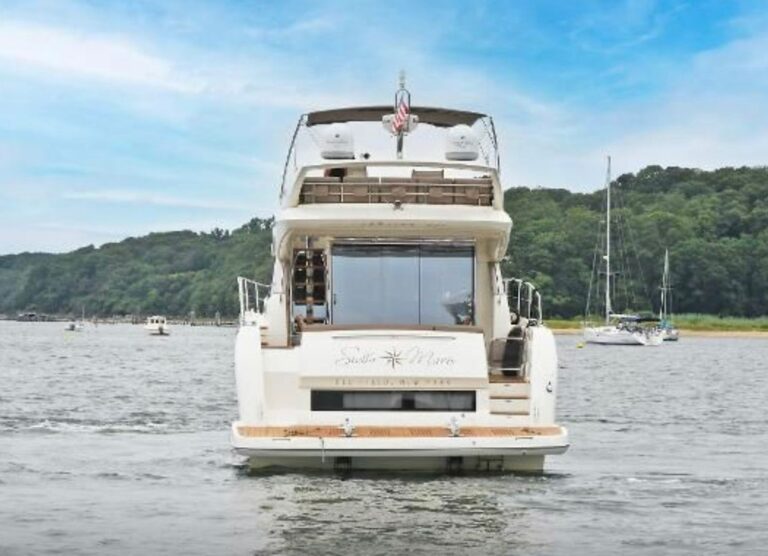 Miami yacht rentals & luxury yacht charters for parties & events 🎉 Celebra cumpleaños, despedidas de soltero y grupos corporativos con barcos premium, DJs y catering. 16 %MAlquiler de yates en Miami%