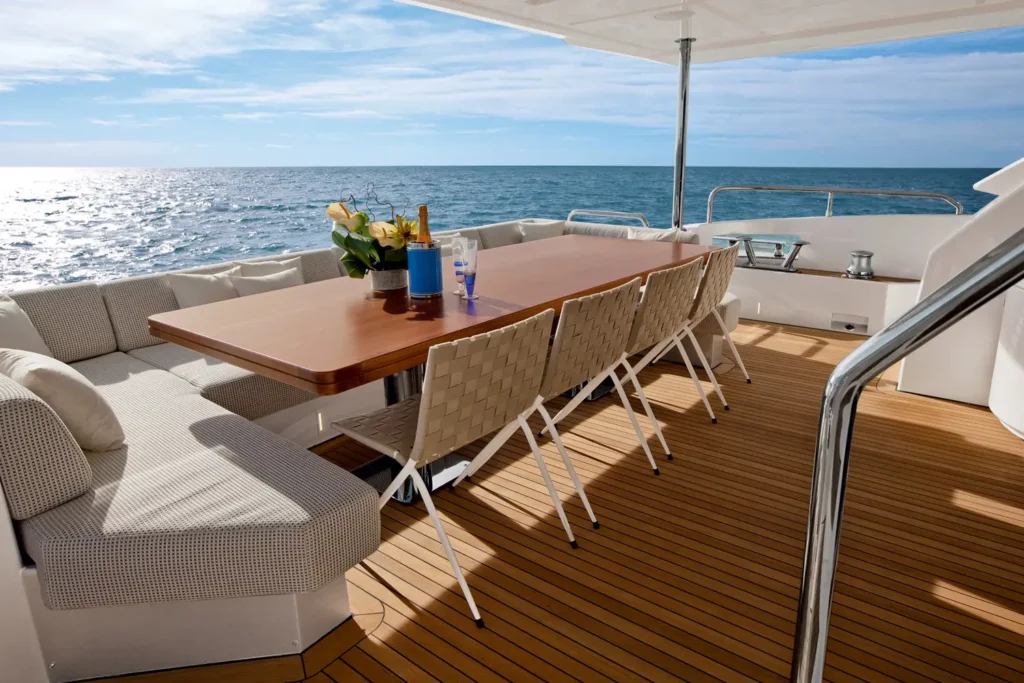 100ft Azimut - Alquiler de Yates de Lujo | Turnberry Marina, Miami 9 %MAlquiler de yates en Miami%