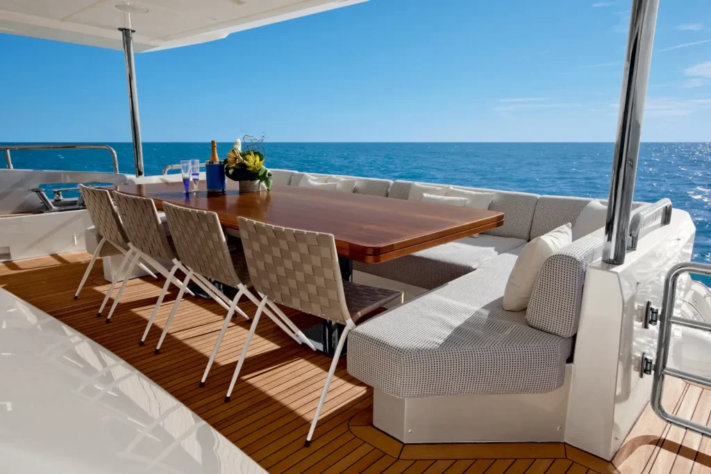 100ft Azimut - Alquiler de Yates de Lujo | Turnberry Marina, Miami 10 %MAlquiler de yates en Miami%