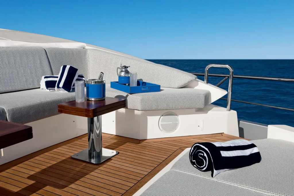 100ft Azimut - Alquiler de Yates de Lujo | Turnberry Marina, Miami 11 %MAlquiler de yates en Miami%