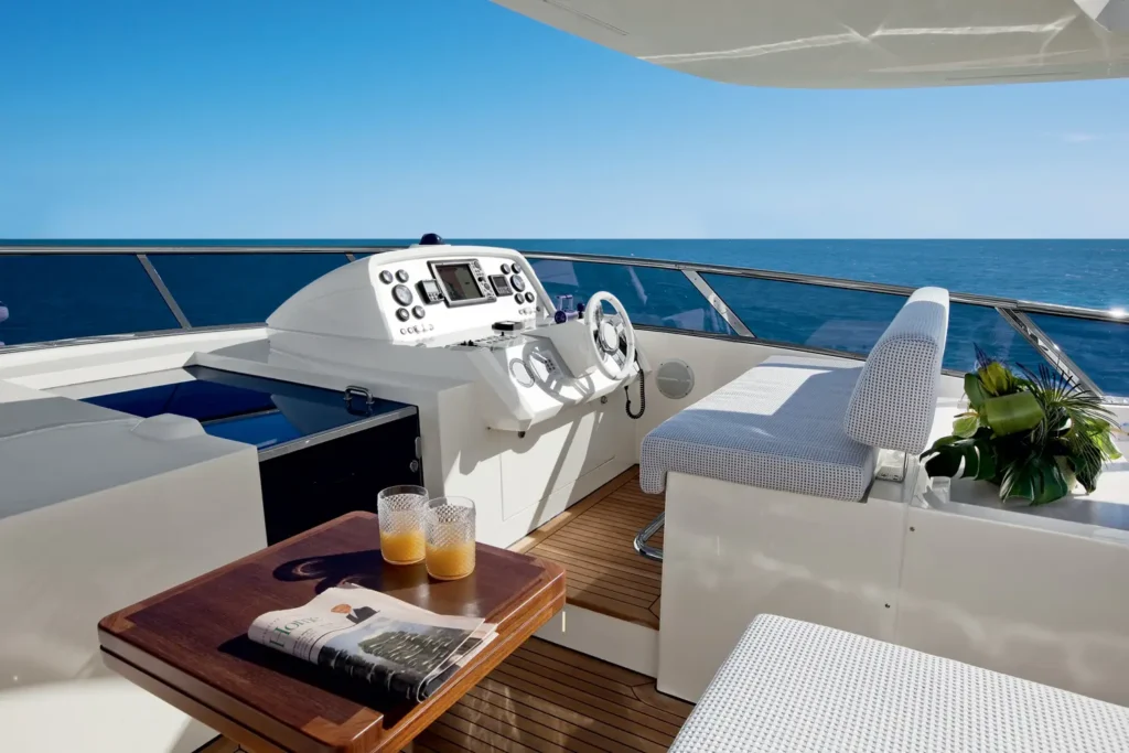 100ft Azimut - Alquiler de Yates de Lujo | Turnberry Marina, Miami 12 %MAlquiler de yates en Miami%