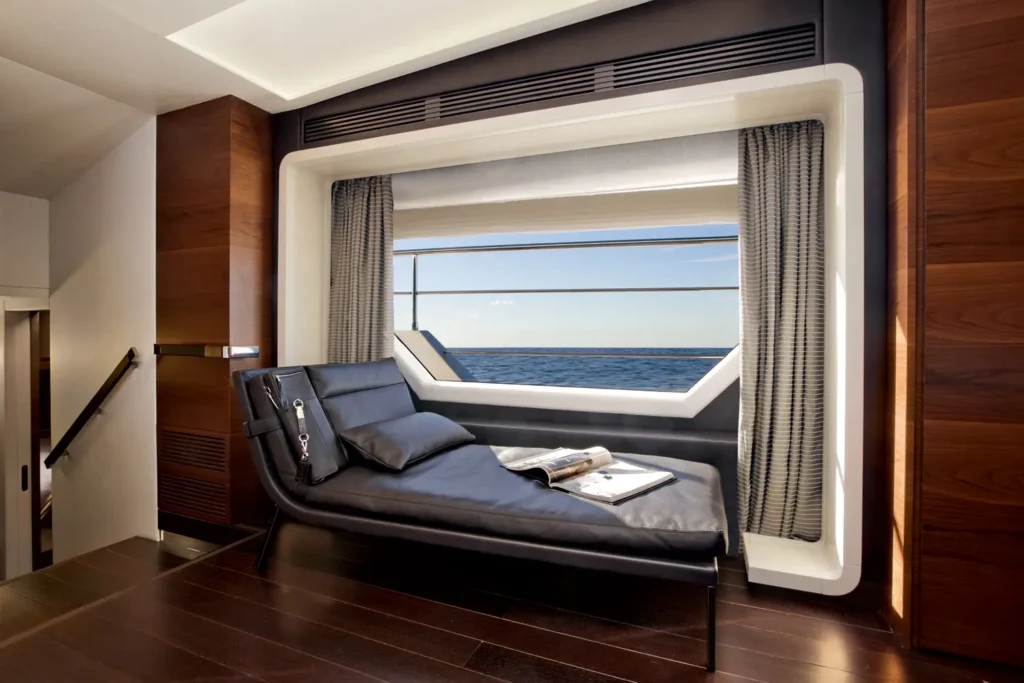 100ft Azimut – Luxury Yacht Charter | Turnberry Marina, Miami 3 %Miami Yacht Rentals%