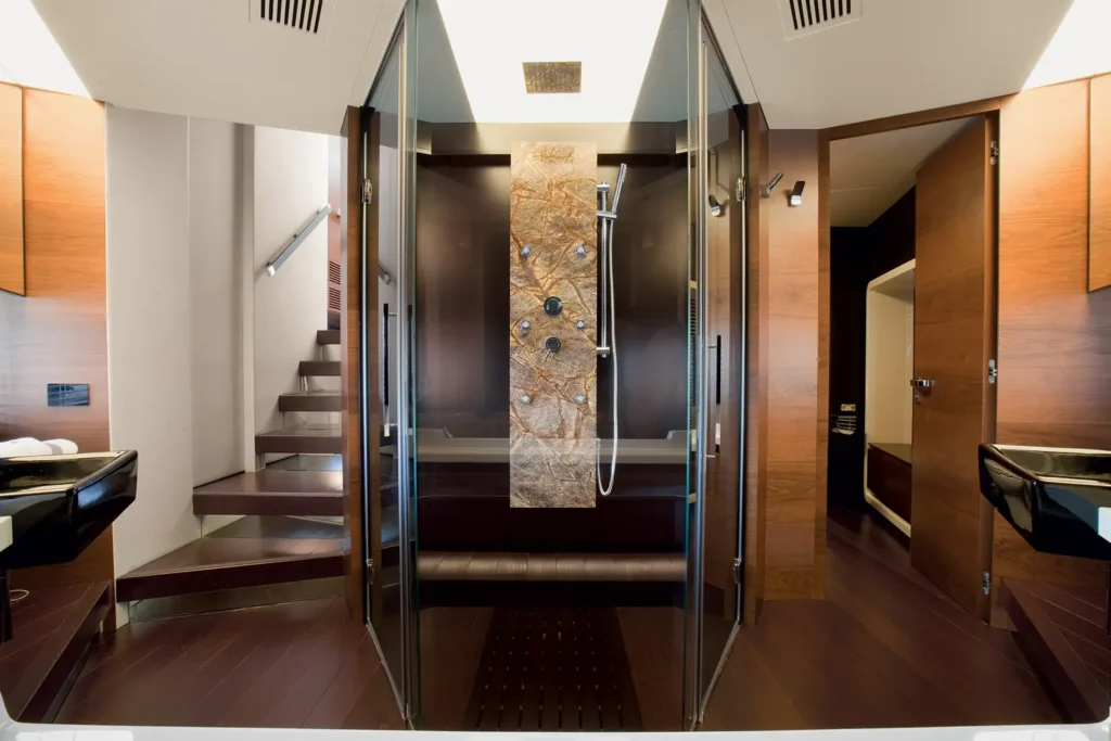 100ft Azimut – Luxury Yacht Charter | Turnberry Marina, Miami 6 %Miami Yacht Rentals%