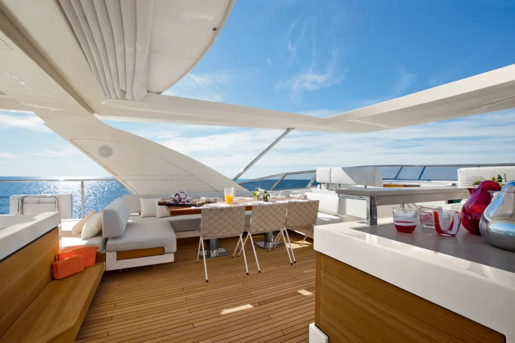 100ft Azimut - Alquiler de Yates de Lujo | Turnberry Marina, Miami 5 %MAlquiler de yates en Miami%