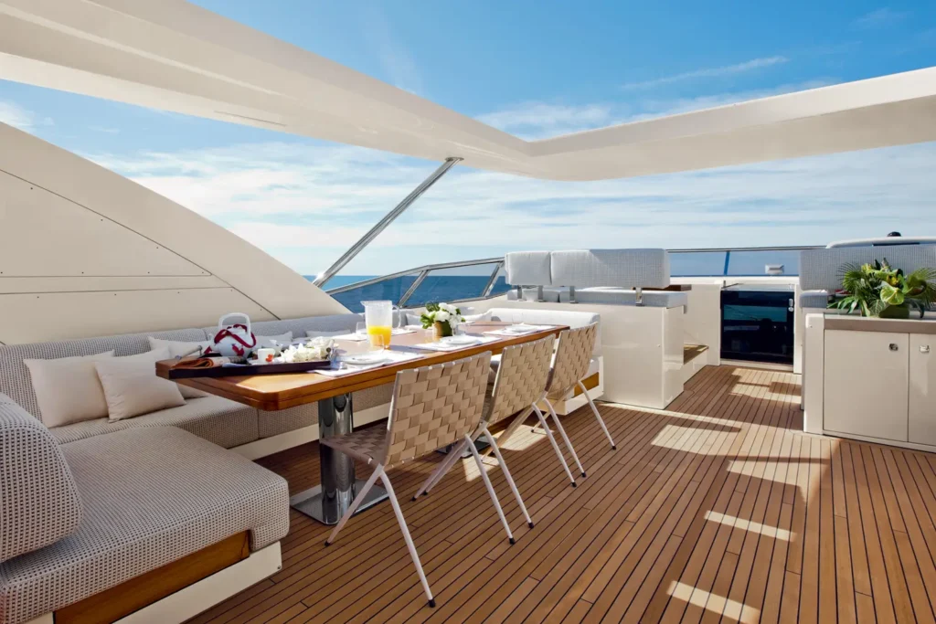 100ft Azimut - Alquiler de Yates de Lujo | Turnberry Marina, Miami 6 %MAlquiler de yates en Miami%