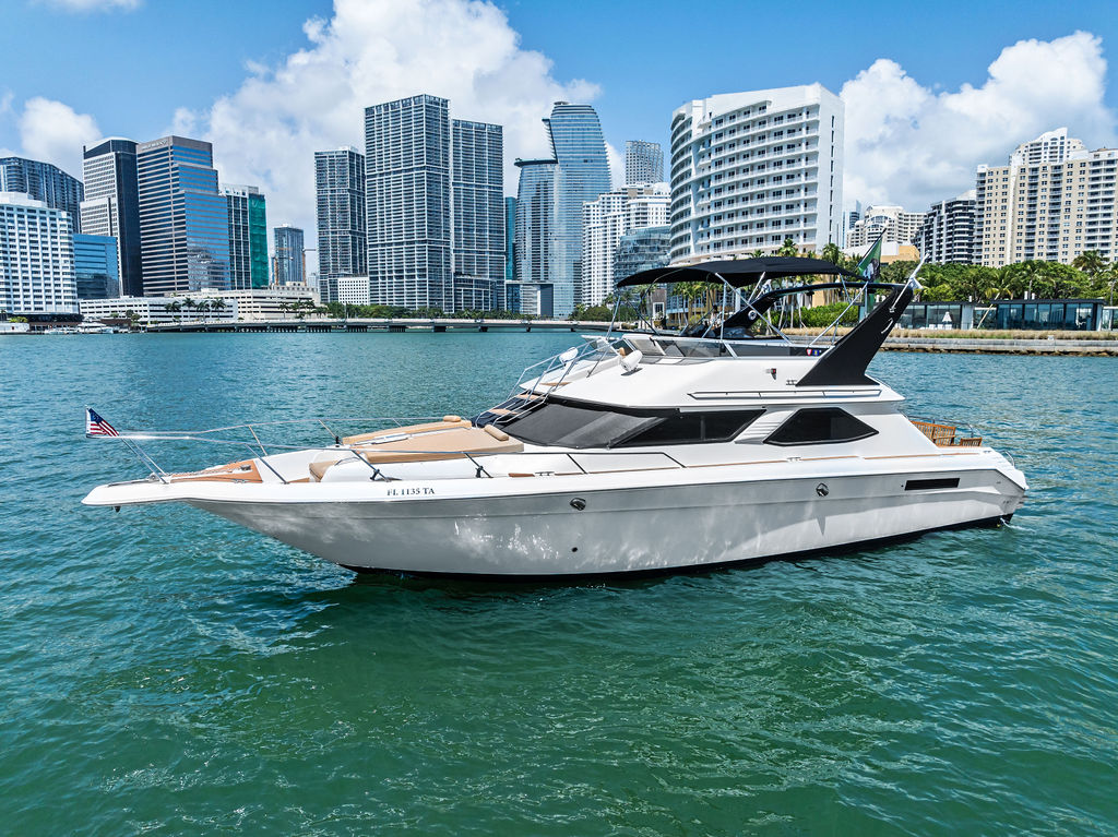 48ft Sea Ray Bridge Yacht Rental Miami 🌙 | 15 ppl | Commercial License 9 %Miami Yacht Rentals%