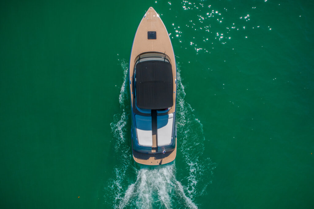 36ft CANARD “eMOTION” – Feeling Yachty | Miami Yacht Rentals | Miami Beach 8 %MAlquiler de yates en Miami%