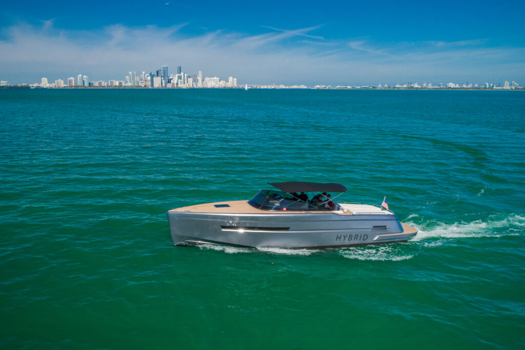 36ft CANARD “eMOTION” – Feeling Yachty | Miami Yacht Rentals | Miami Beach 5 %MAlquiler de yates en Miami%