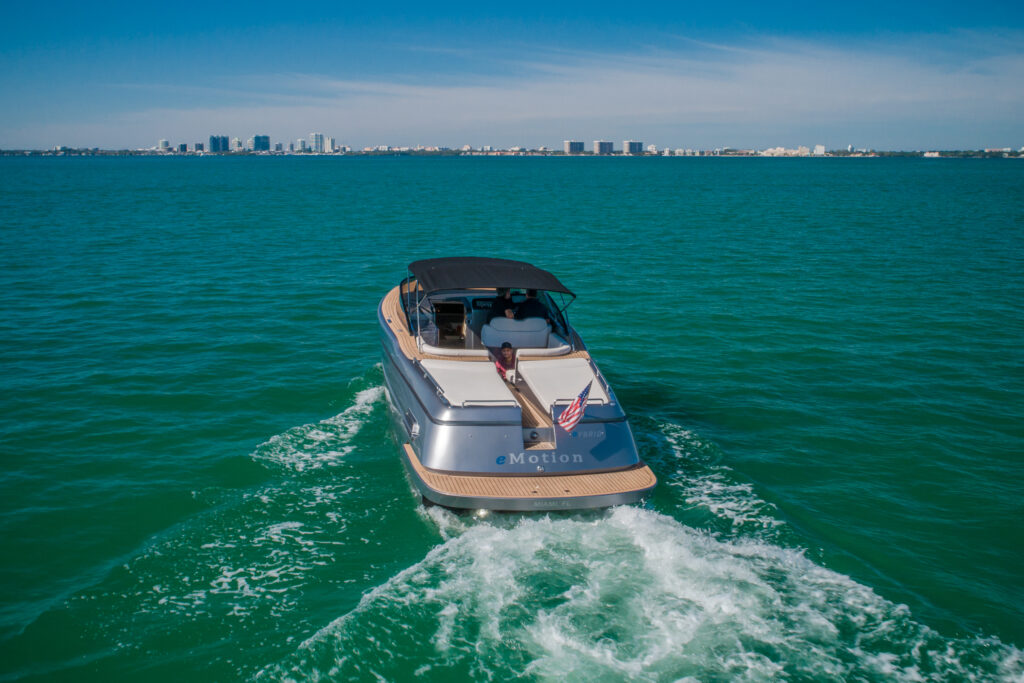 36ft CANARD “eMOTION” – Feeling Yachty | Miami Yacht Rentals | Miami Beach 2 %MAlquiler de yates en Miami%