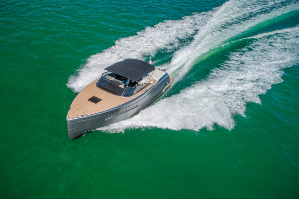36ft CANARD “eMOTION” – Feeling Yachty | Miami Yacht Rentals | Miami Beach 4 %MAlquiler de yates en Miami%