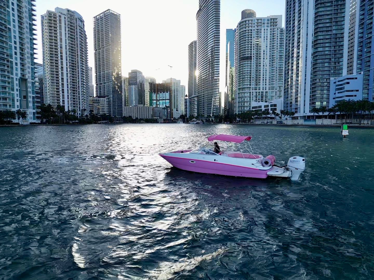26ft Bayliner Fendi — pink yacht rental in Miami for stylish intimate charters