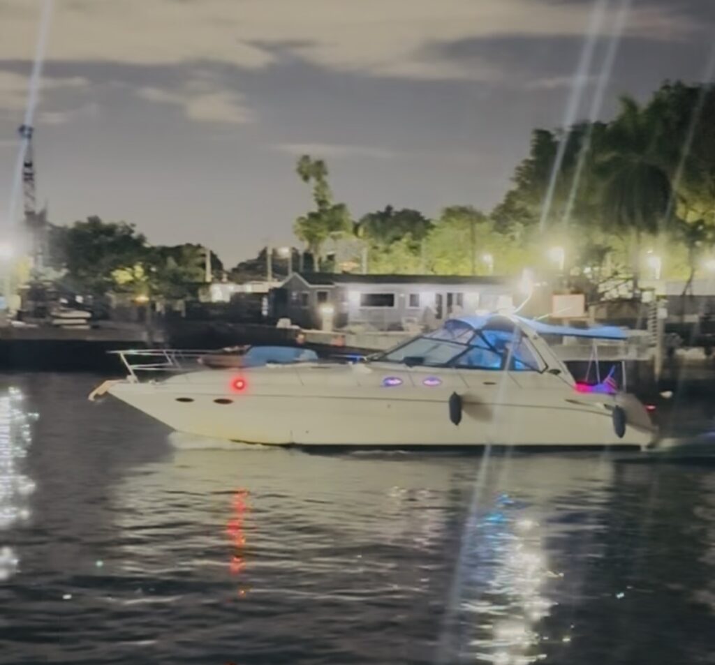 45ft Sea Ray Sundancer No ETA ✨ | Miami Yacht Charter 2 %Miami Yacht Rentals%