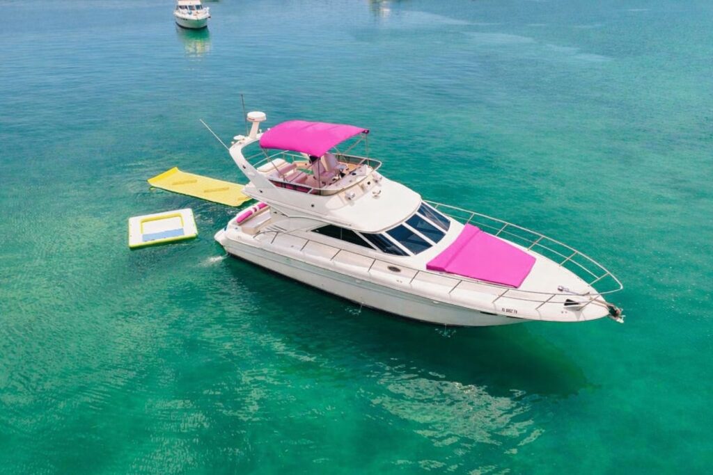 HORIZON Pink Miami Yacht Charter | Luxury Pink Yacht Rental 2 %Miami Yacht Rentals%