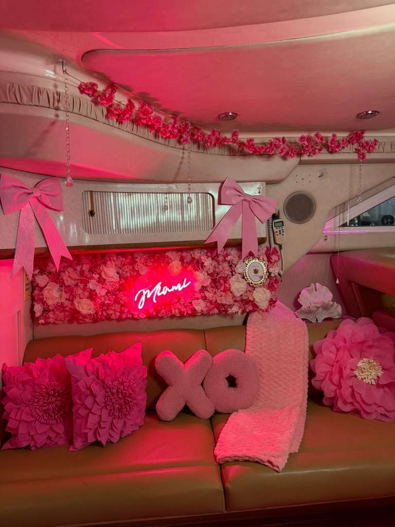 HORIZON Pink Miami Yacht Charter | Luxury Pink Yacht Rental 7 %Miami Yacht Rentals%