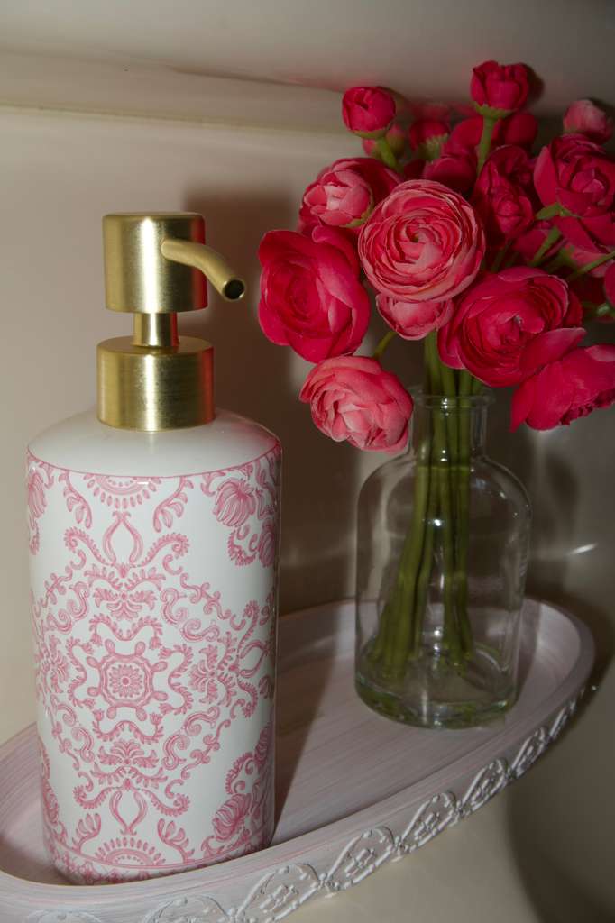 HORIZON Pink Miami Yacht Charter | Luxury Pink Yacht Rental 9 %Miami Yacht Rentals%