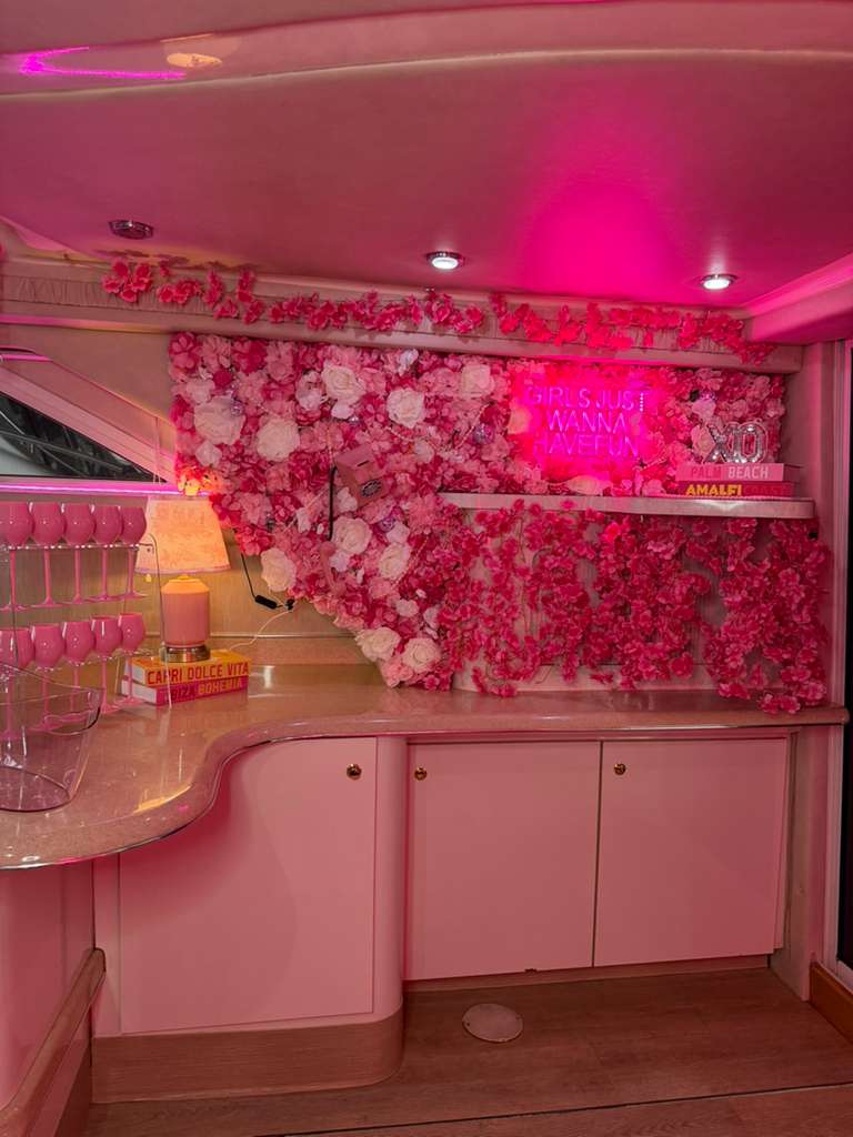 HORIZON Pink Miami Yacht Charter | Luxury Pink Yacht Rental 10 %Miami Yacht Rentals%