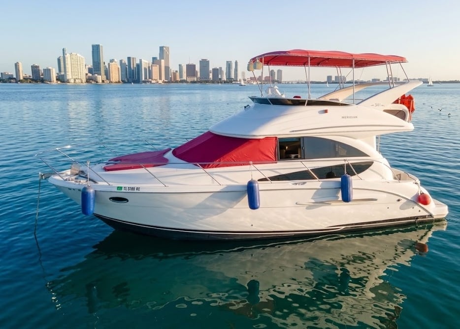Alquiler de yate Meridian Miami rosa de 43 pies