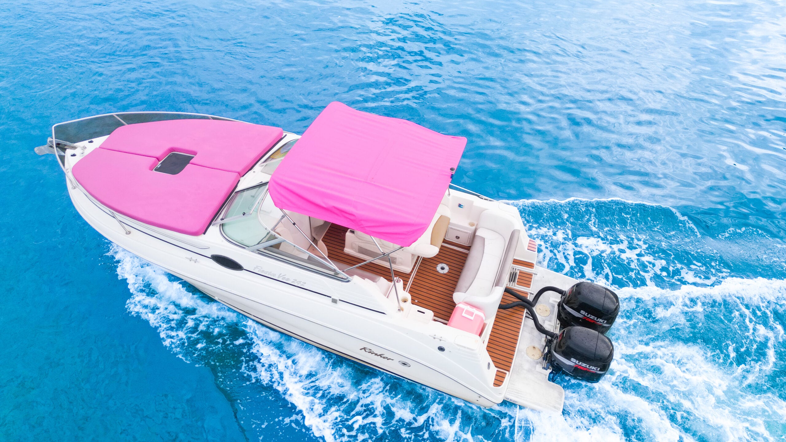 Alquiler de yate Rinker Miami rosa de 28 pies