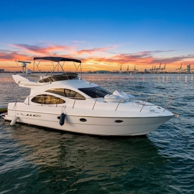 50ft Azimut Rickenbacker